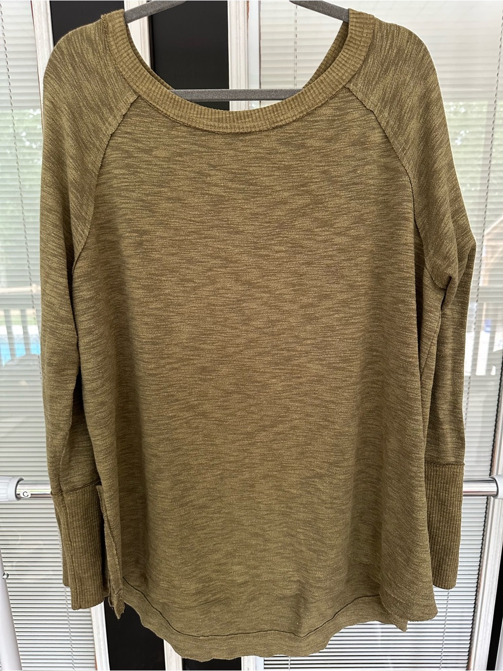 Size 1X Hailey & Co Women’s Olive Green Tunic Sweater. Never worn!